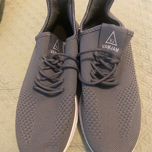 Brand new lightweight breathable running shoes, size 9 gray - Picture 6 of 6